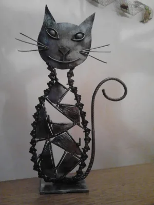 Sculpture métallique représentant un chat, fabriquée par Jérôme Petelot.
